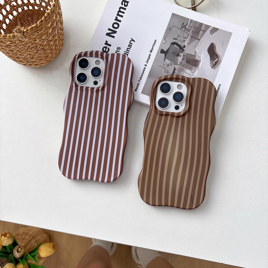 Faliste Krawędzie Paski 2 w 1 TPU+PC Odporne na Wstrząsy Etui na Telefon dla iPhone 13 14 15 16 17 Pro Max Jesienny Brązowy Kolor Matowa Osłona