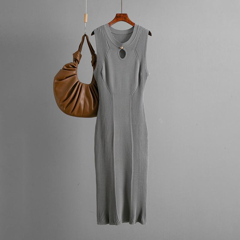Summer Round-neck Sleeveless Ice Silk Knitted Dress, Slimming and Elegant, Solid Color Base Dress, Mid-length