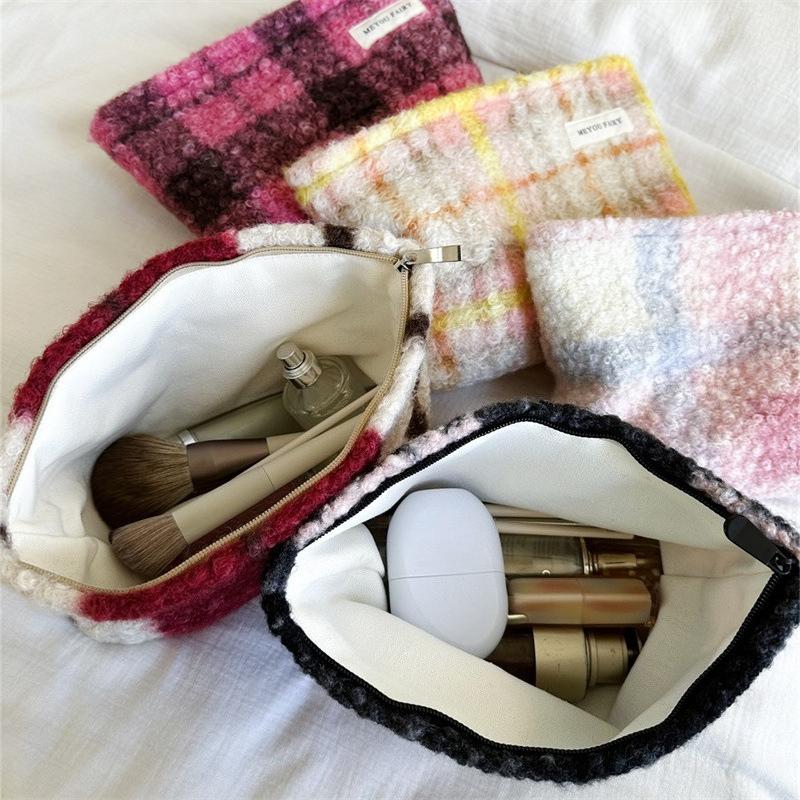 Ladies Fashion Large Capacity Makeup Bag For Women Thickened Winter Cosmetic Organizer Toiletry Pouch Cute Casual Hand Carry Bag