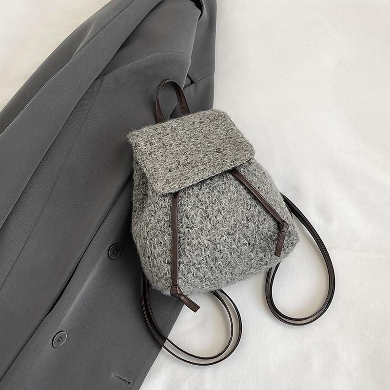 

2025 autumn and winter new casual fashion backpack women s small fresh and popular niche retro foreign style women s backpack серый