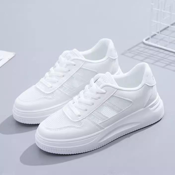 Little white shoes women's new autumn ins versatile spring and autumn student white shoes Korean version popular casual sports board shoes