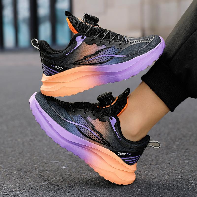 

Детская спортивная обувь 2025 весна новая детская дышащая сетчатая поверхность нескользящая амортизация мальчик бег фабрика 40