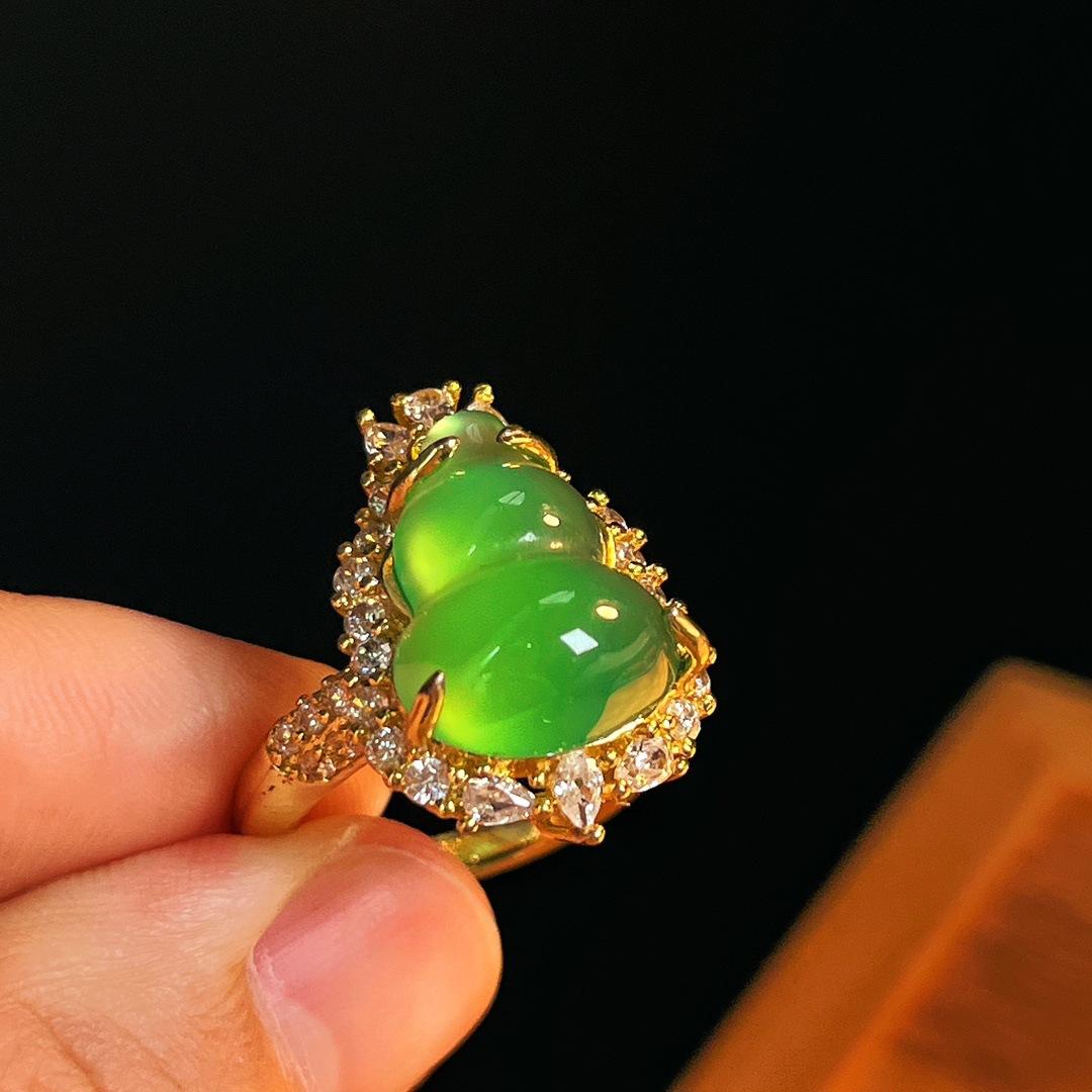 

Full Green, Yang Green, Natural Agate Green Chalcedony Ring, Women S Opening Is Slightly Inlaid, And The Real Shot Is Fidelity.