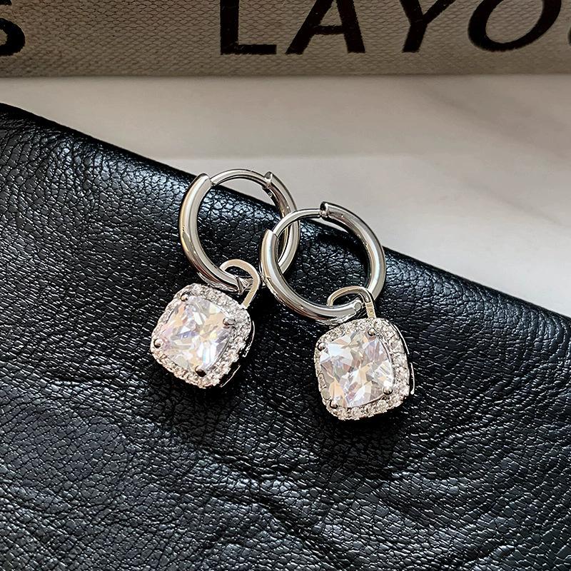 Sparkling Square Zircon Ear Buckles 2026 New Luxury Temperament Ear Accessories