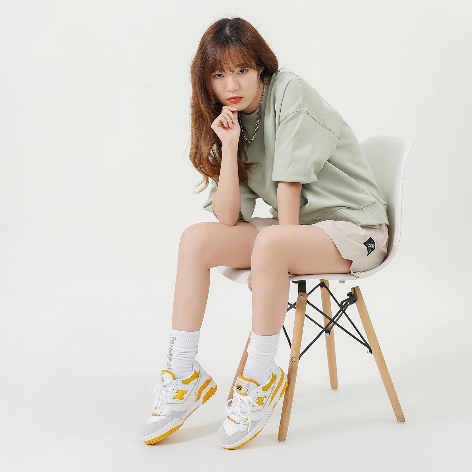 Кроссовки унисекс New Balance 550 Varsity Gold Желтые с морской солью BB550LA1 41.5 — фото 7