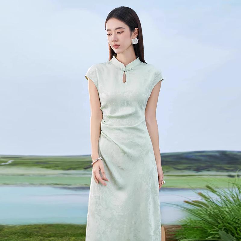 Elegant Summer Green Cheongsam Dress - Slimming, Modern Chinese Design