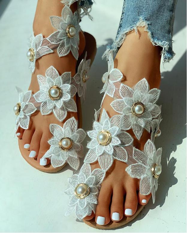 Flache Sandalen mit Blumenmuster für Damen, modische Schlupfschuhe mit Zehenschlaufe und Kunstperlen, lässige Strand- und Reisesandalen