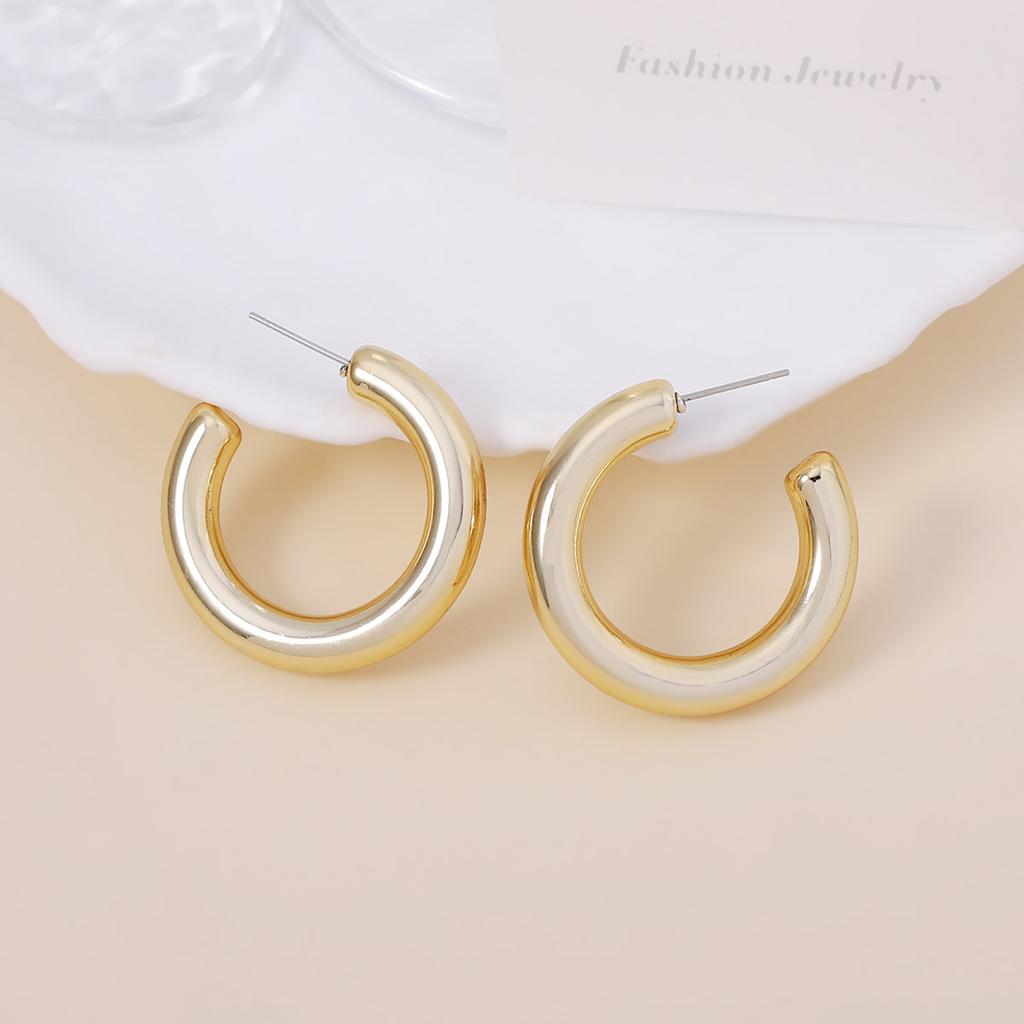 Design sense electroplated European and American minimalist style geometric hollow plain ring classic C-letter ear stud