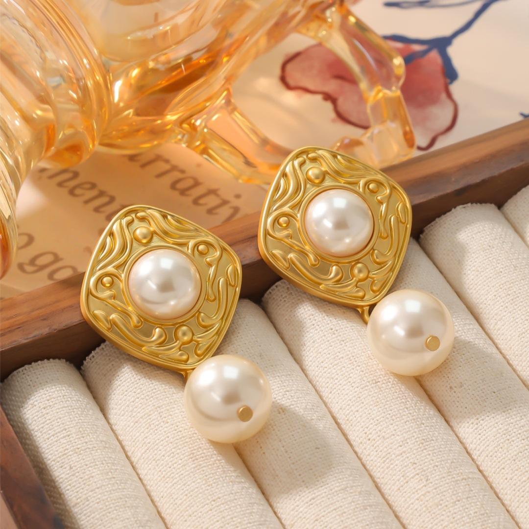 

Vintage Niche Light Luxury High-end Palace Style Earrings Grand