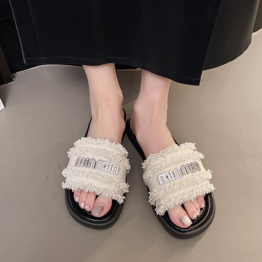 Beautiful small fragrant wind thick bottom cool slippers women's summer wear 2025 new models with skirts fashion Internet celebrity beach one-wo