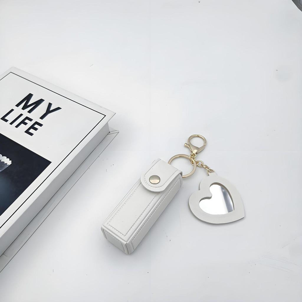 Přenosné pouzdro na rtěnku ve tvaru srdce s ochrannou kůží a roztomilou klíčenkou s přívěskem