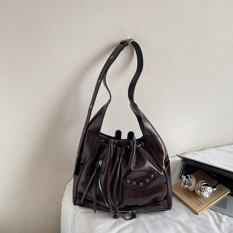 

Винтажная сумка-ведро большой вместимости женская 2025 осень новая простая сумка-тоут большая вместимость на плечо сумка-мессенджер темно-коричневого