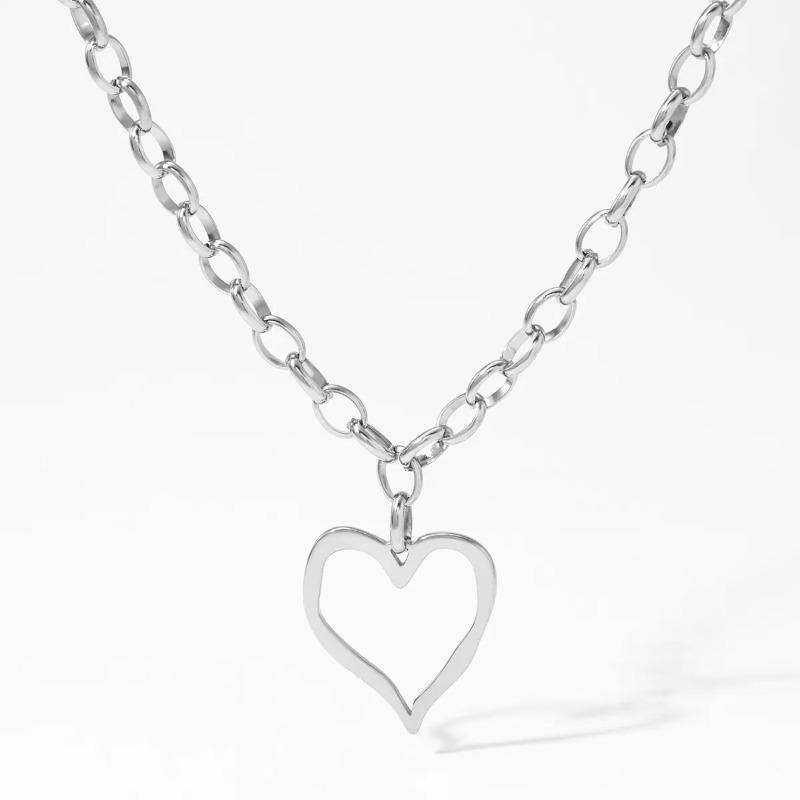 Retro and Exaggerated Hollowed-out Large Heart-shaped Stainless Steel Thick Sweater-style Necklace, High-end Accessory Pendant, Pendant Necklace
