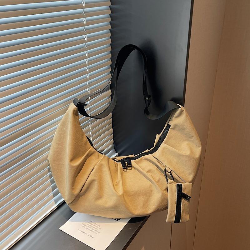 Large-capacity bag women's new autumn and winter leisure niche design single shoulder messenger bag dumpling bag