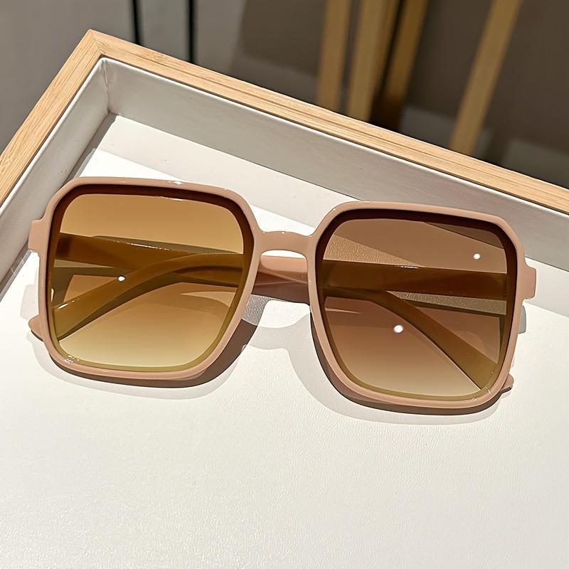 Extra Large Fashionable Fashion Sunglasses for Women with Square Plastic Decorative Glasses for Daily Use and Outdoor Travel