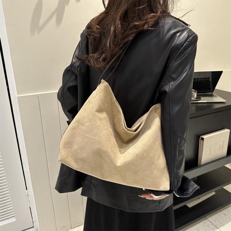 Simple and Fashionable Large Capacity Tote Bag Spring New Popular Shoulder Bag Commuting Bag Student Tote Bag
