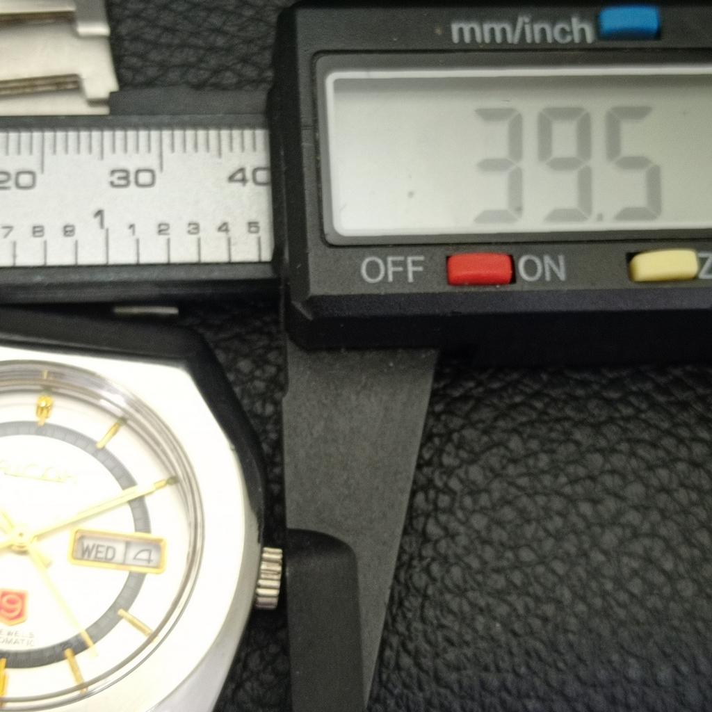 AUTOMATIC VINTAGE RICOH R31 JAPAN MENS SILVER COLOR DIAL WATCH A701923-5 R207-a701923