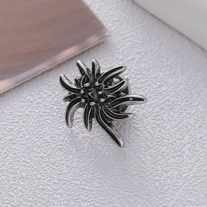 

Vintage Edelweiss Brooch: Elegant, Lightweight, High-End Alloy Jewelry for Women