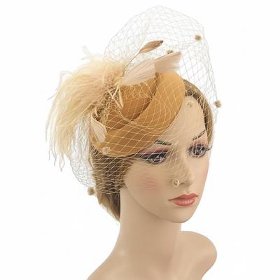 Chapeau Fascinator Élégant en Feutre Voilette en Voile de Poisson Décoration Petits Pois Ondulés Chapeaux Pilbox pour Mariage Cocktail Décoration Photographique