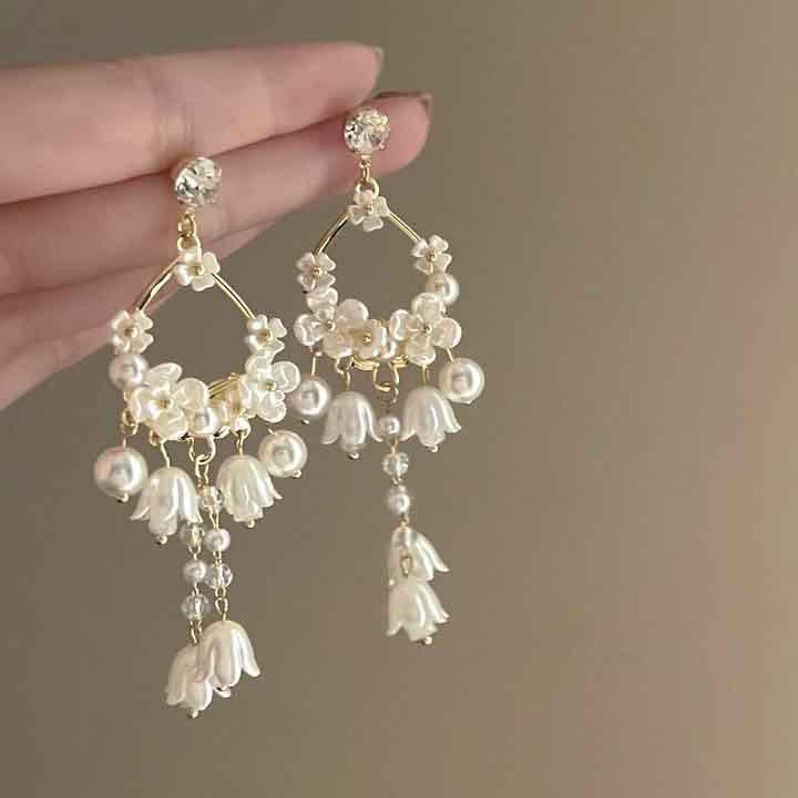 Sophisticated Silver Pearl Seashell Tassel Earrings: Elegant Light Luxury Dangle for Women