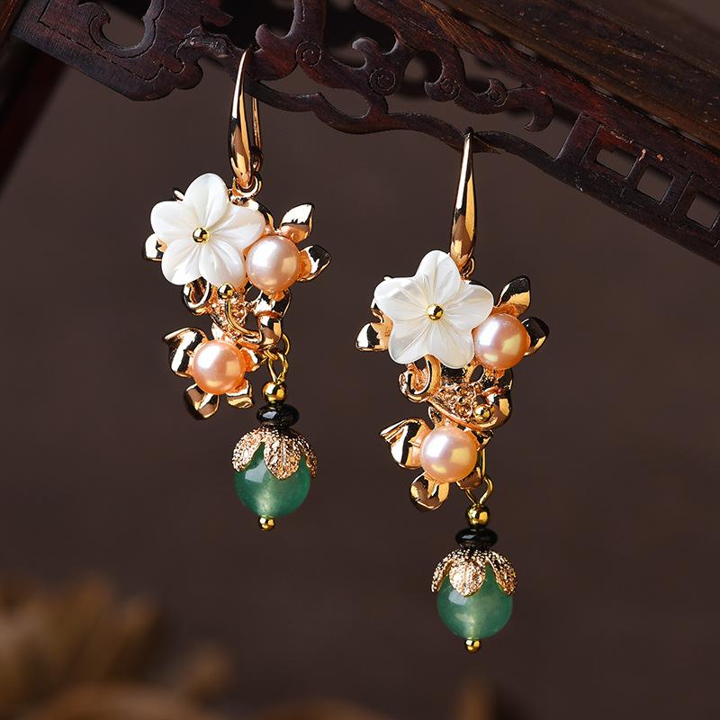 

Vintage Freshwater Imitation Pearls Dangle Earrings for Women Delicate Shell Flower Drop Earrings Fashion Zircon Birthday Gifts
