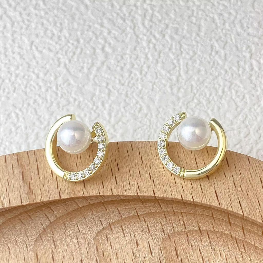 Elegant Gold-Plated Pearl Stud Earrings: Retro Fashion & Versatile Design for Women