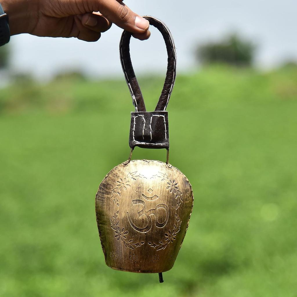 Handgefertigte Antike Om-Glocke mit Lederband, 5 Zoll Vintage Wandbehang-Dekor für Gartenharmonie und spirituelles Ambiente
