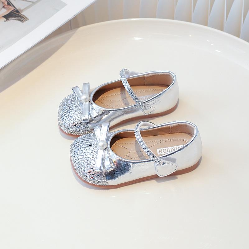 

Туфли принцессы для девочек 2025 весна и осень новая корейская версия в зарубежном стиле детские хрустальные туфли с блестками на мягкой подошве для детей среднего и старшего возраста 23-25 yards for a whole box of 30 pairs серебряный