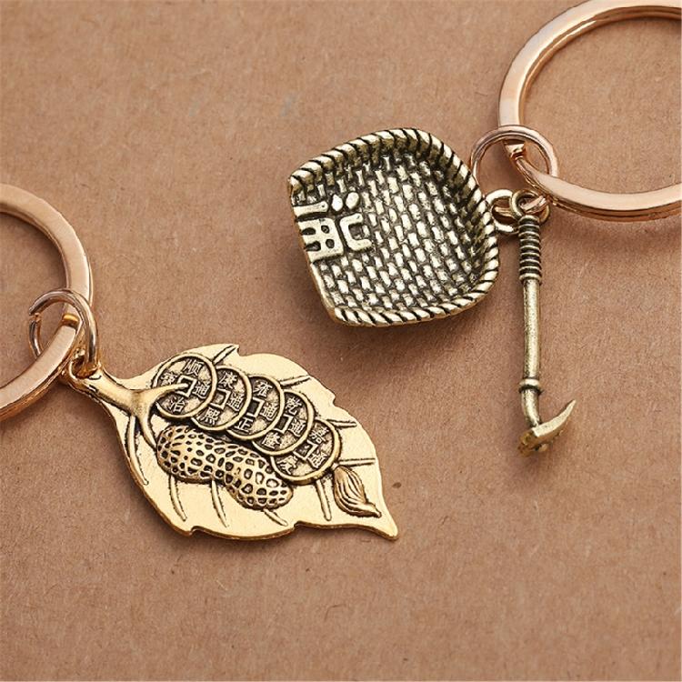 Practical Sturdy Brass Gourd Keychain With Hollow Designs Easy To Use Portable for Keys or As Bag Accent Accessory