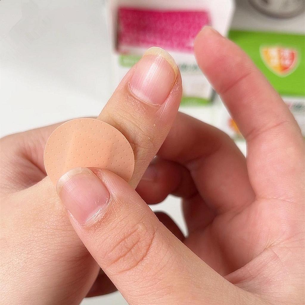 100 Mini Round Waterproof Band-Aids: Invisible, Breathable Wound Plasters for Hemostasis, Acne, and Vaccination Patches.