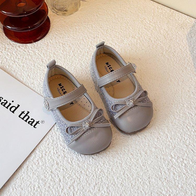 Girls' Korean version of versatile princess shoes 2025 spring and autumn new Velcro light mouth small leather shoes medium children soft sole sing