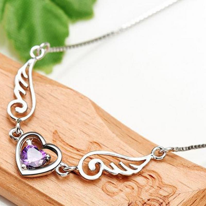 1 heart-shaped pendant necklace