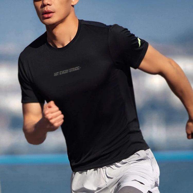 Li Ning Běžecká série Jednobarevné Tričko s potiskem písmen Reflexní Rychleschnoucí Prodyšné Krátký rukáv Pánské Topy Černé ATST081-1