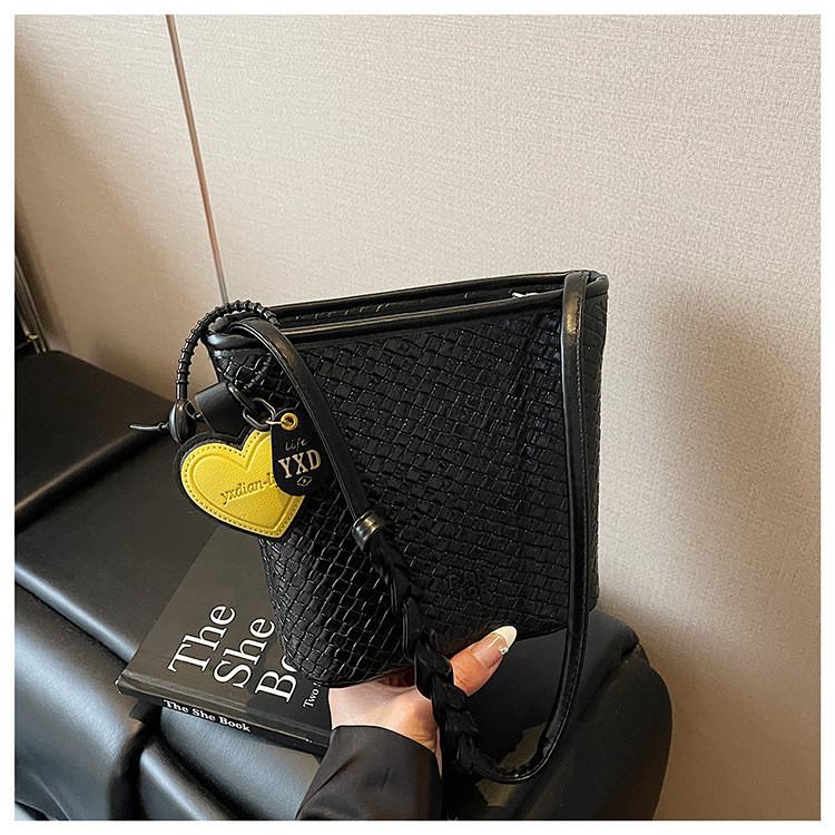 IELGY Summer All-Match Simple One-Shoulder Messenger Bucket Bag