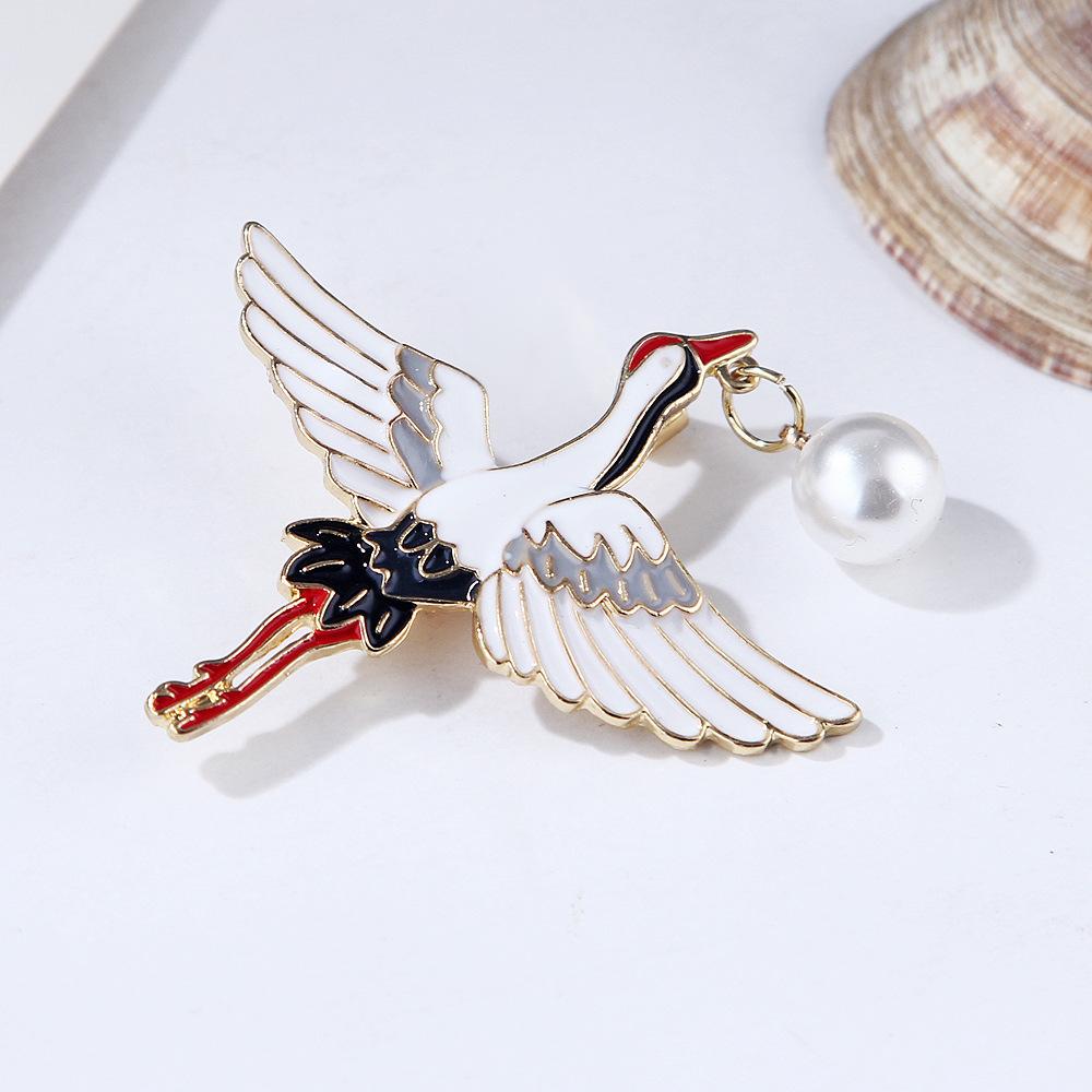 Chinese Style Crane Brooch Vintage Pearl Metal Pin Corsage Clothing Accessories Female Long-Lasting Color Exquisite Hypoallergenic Brooch BFF Gift