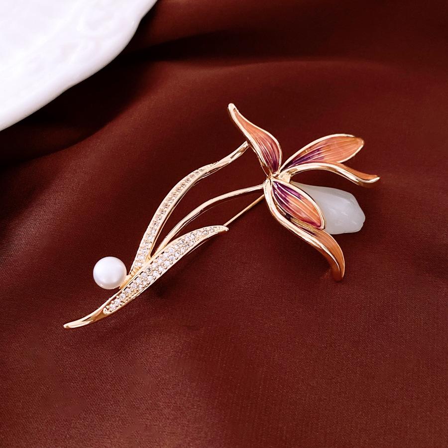 Średniowieczna Vintage Broszka z Kontrastującą Pszczołą Inkrustowana Diamentami Retro Lekki Luksus High-endowa Korsaż Wykwintne Wszechstronne Dodatki Kobiety