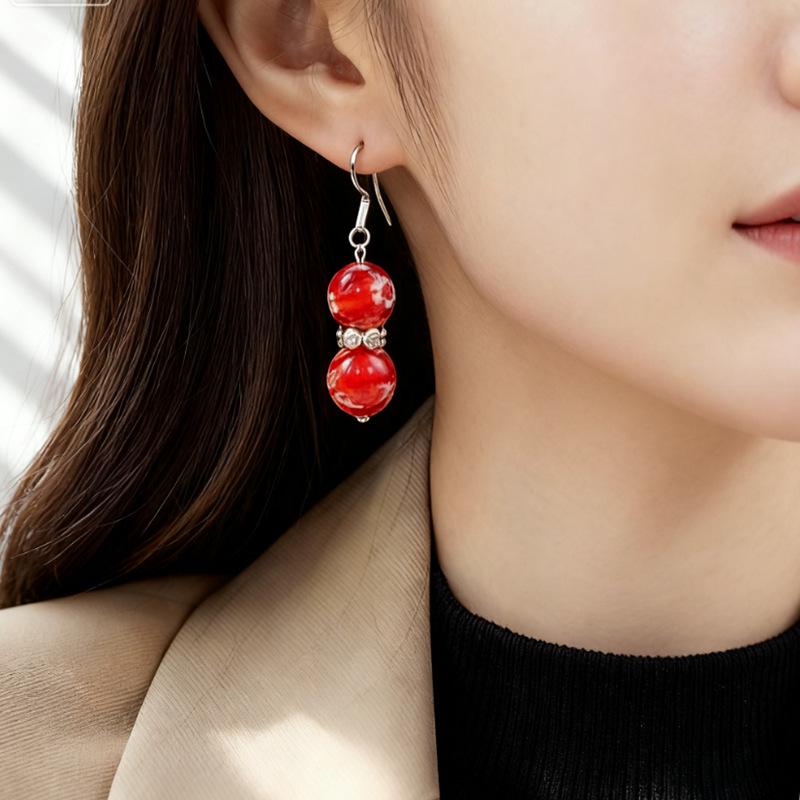 Уникальные серьги-подвески из стеклянных бусин в радужную полоску темно-красного