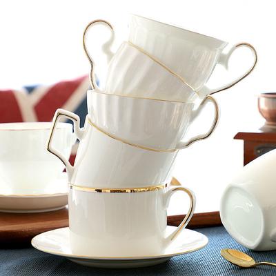 Sada zlatých malovaných šálků na kávu Keramický porcelánový hrnek na kávu s podšálkem Luxusní obrys ve zlaté barvě šálek na čaj s
