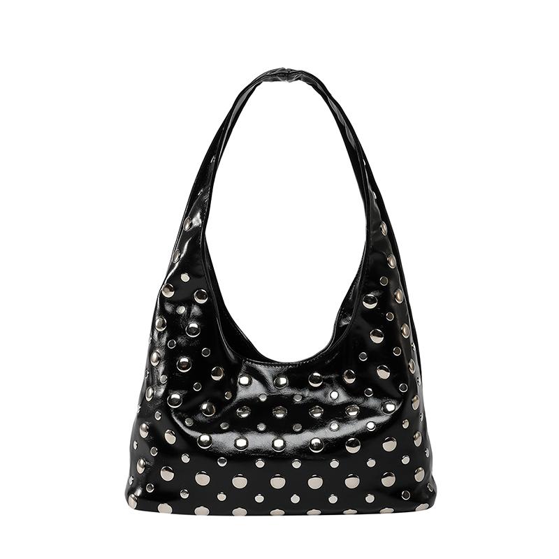 

2025 Fashion Glossy PU Sense of Luxury Shoulder Bags Rivets Unique Design Personality Popularity Commute Tote Bags for Women чёрный