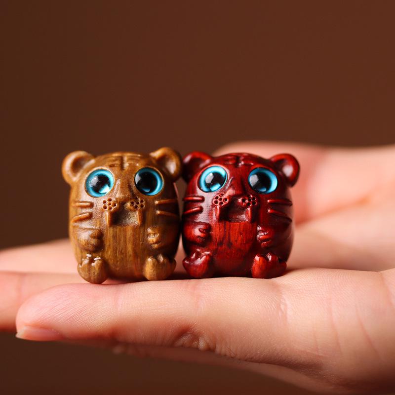 Green Sandalwood Cat Ornament - Solid Wood Hand-Carved Kitten for Home or Car Décor