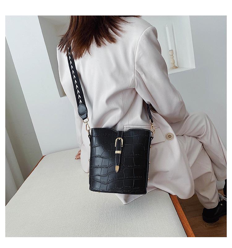 SCIONE Net Red Small Bag Female Version Wild Stone Texture Messenger Bag Atmospheric Fashion Bucket Bag