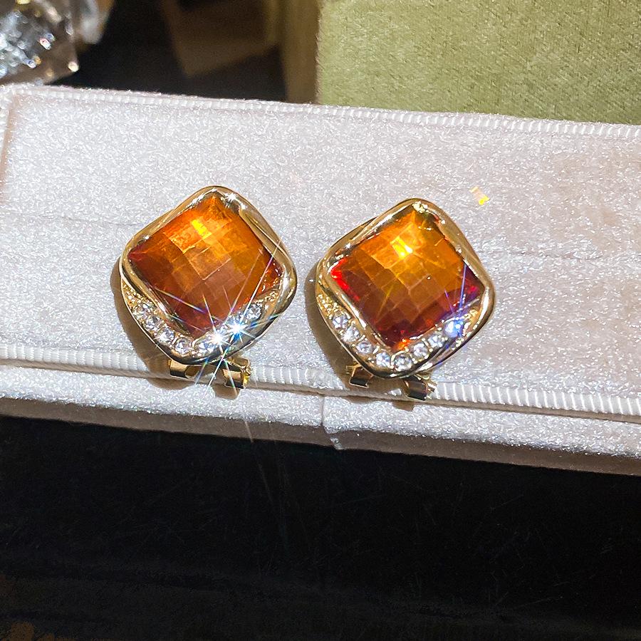 Exquisite Silver Rhinestone Geometric Stud Earrings: Retro, Versatile Fashion Jewelry for Women