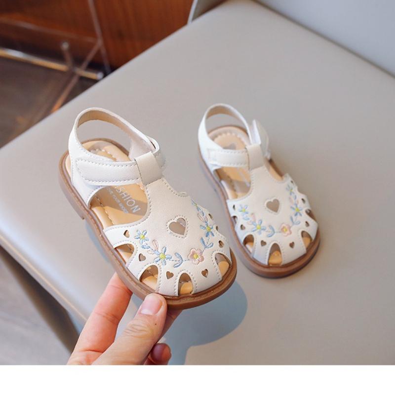

Детские сандалии лето новые туфли для девочки вышитые туфли принцессы мягкая подошва противоскользящие сандалии для девочки универсальные одинарные туфли для девочки 22lnsole14cm бежевый