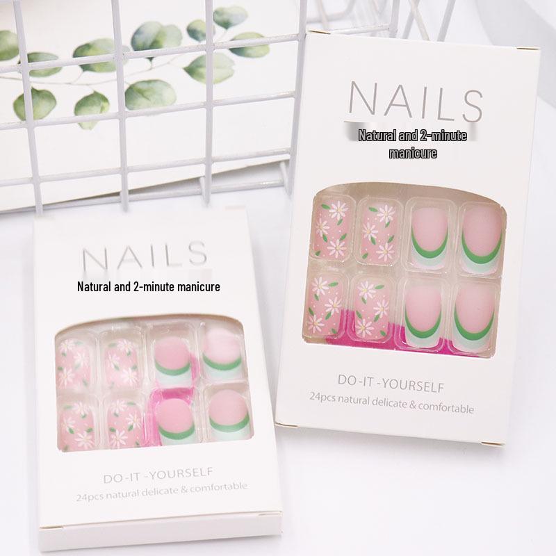 

Trendy Wearable Nail Tips with Colorful Stripe Hill Pattern