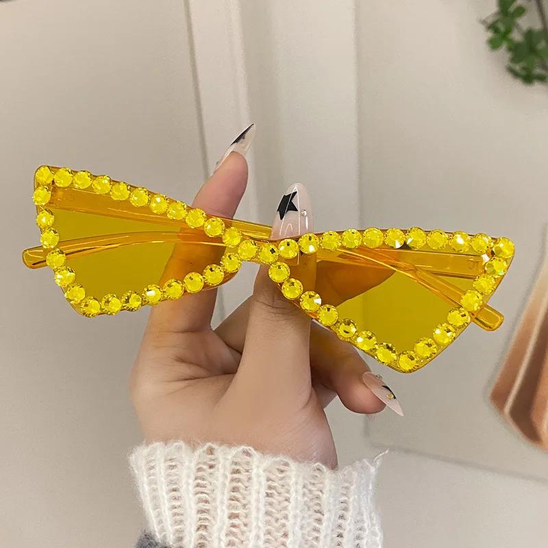 

Модные полностью бриллиантовые треугольные солнцезащитные очки для мужчин и женщин UV400 Солнечные очки Роскошные дизайнерские Блестящие стразы Вечерние очки Other