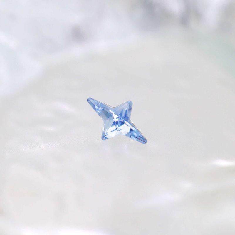 

Shinma Shiny Четырехконечные звезды Титановый сплав Внутренняя резьба Нишевый темперамент Элегантность Легче всего сочетать Серьги-пусеты Серьга для козелка Лабрет [No Pole] Blue One