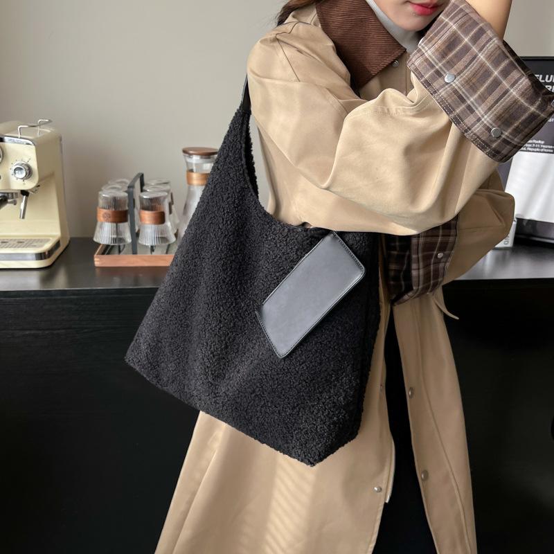 Lamb wool bag autumn and winter 2025 new large-capacity shoulder shopping bag high-end commuter tote bag