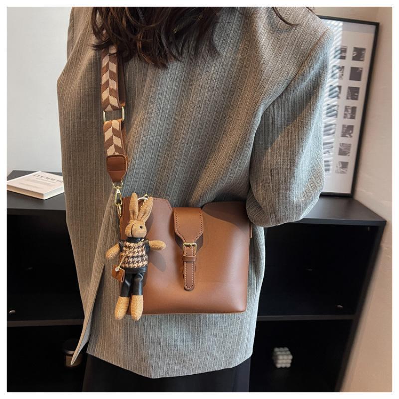 Tooxika Popular Small Bag For Women, New Style, Fashionable Wide-band Messenger Bag, Popular Niche Design Bucket Bag