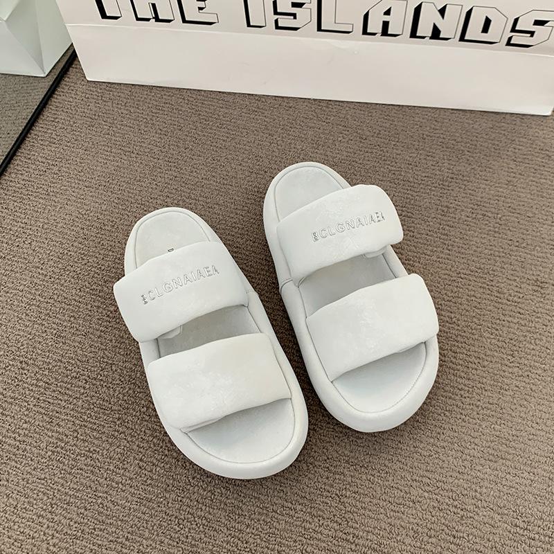 Thick-bottomed One-word Cool Slippers Women's 2025 Summer New Wear Fashionable Versatile Stepping On Shit Casual Beach Slippers