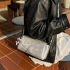 Kleiner Rucksack mit schrägem Riemen, stilvoll und schlicht, geeignet für den täglichen Weg zur Arbeit, einseitig zu tragende kleine quadratische Tasche